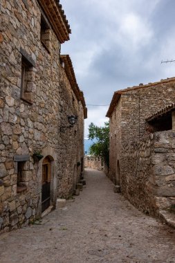 Katalonya, İspanya 'daki Siurana köyünün panoramik manzarası.