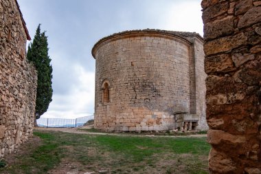 Katalonya, İspanya 'daki Siurana köyünün panoramik manzarası.