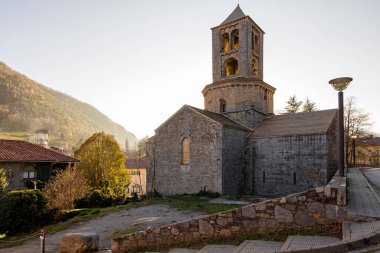 Gerona, İspanya 'daki Camprodon kasabasının Aziz Peter Manastırı