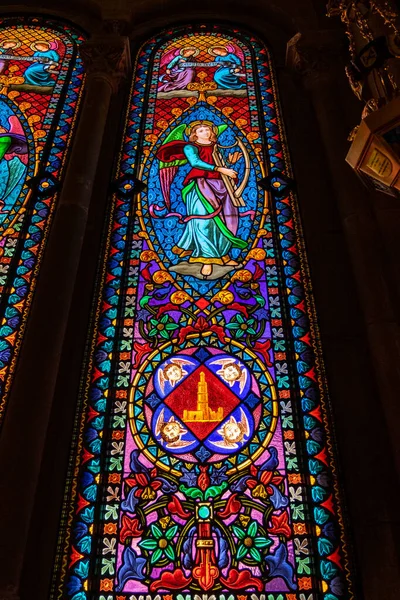 Βιτρό Παράθυρο Μοναστήρι Montserrat Στο Βουνό Στη Βαρκελώνη Καταλονία — Φωτογραφία Αρχείου