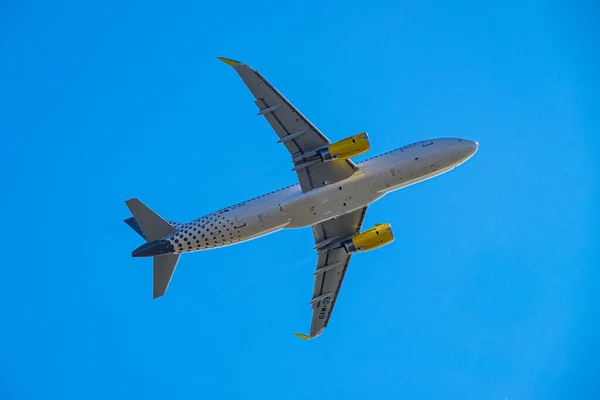 Avión Aterrizaje Cielo Despegando — Foto de Stock