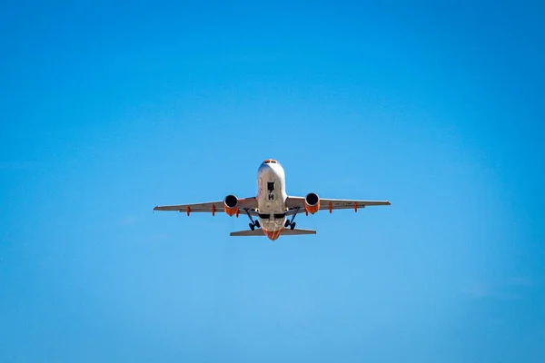 Avión Aterrizaje Cielo Despegando — Foto de Stock