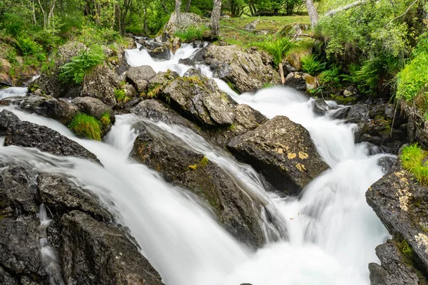 Vodopád Zeleném Lese Andorra — Stock fotografie