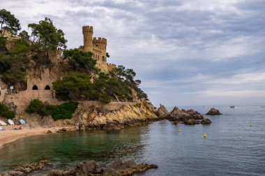 Katalonya 'nın Costa Brava' sındaki Lloret de Mar plajı, İspanya