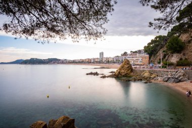 Katalonya 'nın Costa Brava' sındaki Lloret de Mar plajı, İspanya