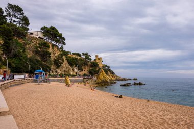 Katalonya 'nın Costa Brava' sındaki Lloret de Mar plajı, İspanya