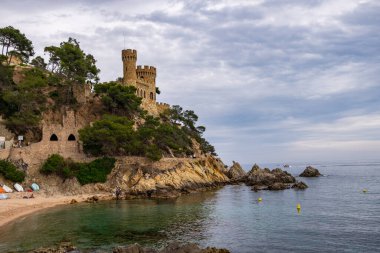 Katalonya 'nın Costa Brava' sındaki Lloret de Mar plajı, İspanya