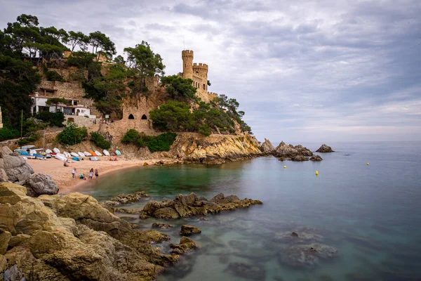 Katalonya 'nın Costa Brava' sındaki Lloret de Mar plajı, İspanya