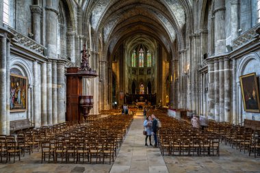 Fransa, Bordeaux 'daki Katedral Saint Andre iç mimarisi.