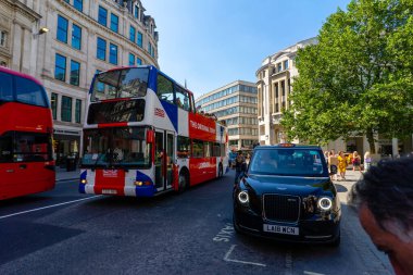 Londra, İngiltere 'deki Ludgate Hill Caddesi.