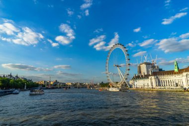 London Eye ve River Thames Londra, İngiltere 'de.