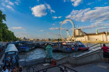 London Eye ve River Thames Londra, İngiltere 'de.