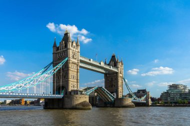 Londra 'daki kule köprüsü.