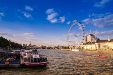 London Eye ve River Thames Londra, İngiltere 'de.
