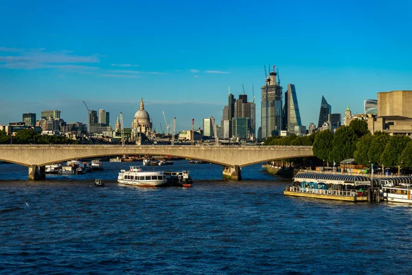 Ουρανοξύστης Λονδίνου Από Γέφυρα Waterloo Στην Αγγλία Ηνωμένο Βασίλειο — Φωτογραφία Αρχείου
