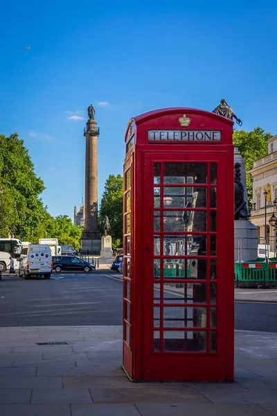 Czerwona Budka Telefoniczna Dzielnicy James Londynie Wielka Brytania — Zdjęcie stockowe