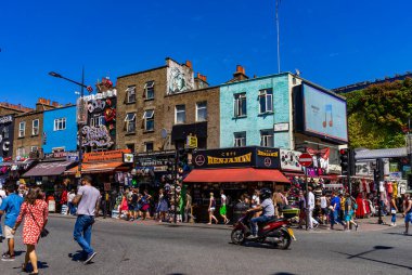 Londra, İngiltere ve İngiltere 'deki Camden pazarı..
