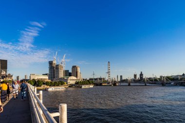 İngiltere 'deki Waterloo Köprüsü' nden Londra silueti.