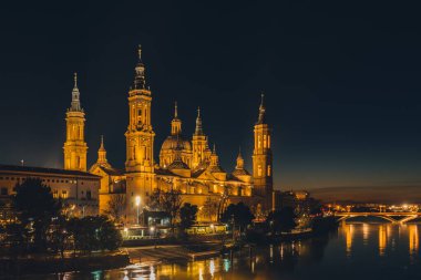 İspanya, Zaragoza 'daki Basilica de Nuestra Senora del Pilar Katedrali.