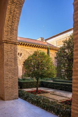 Palacio Aljaferia, İspanya 'nın Zaragoza kentindeki ortaçağ İslam sarayı..