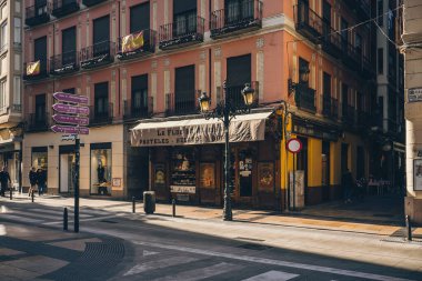 İspanya, Zaragoza 'daki eski sokak merkezi.