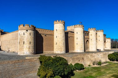 Palacio Aljaferia, İspanya 'nın Zaragoza kentindeki ortaçağ İslam sarayı..