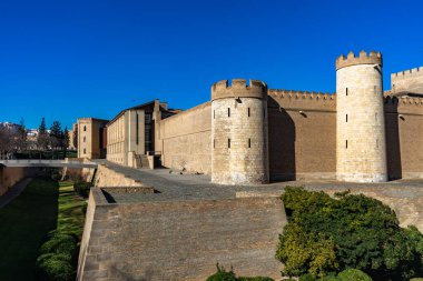 Palacio Aljaferia, İspanya 'nın Zaragoza kentindeki ortaçağ İslam sarayı..