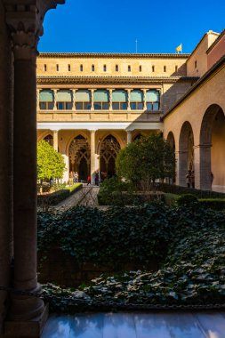 Palacio Aljaferia, İspanya 'nın Zaragoza kentindeki ortaçağ İslam sarayı..