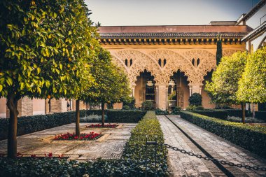 Palacio Aljaferia, İspanya 'nın Zaragoza kentindeki ortaçağ İslam sarayı..