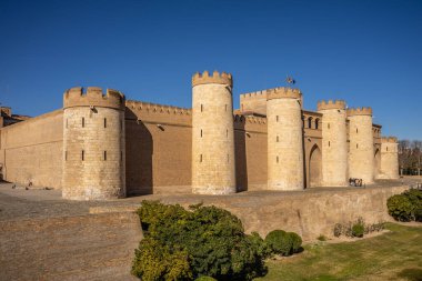 Palacio Aljaferia, İspanya 'nın Zaragoza kentindeki ortaçağ İslam sarayı..