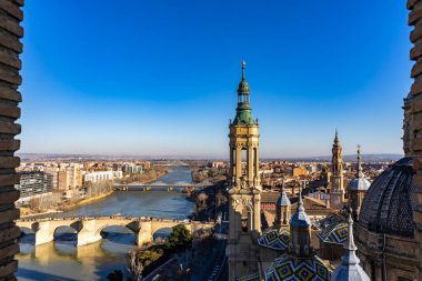 İspanya, Zaragoza 'daki Basilica de Nuestra Senora del Pilar Katedrali.