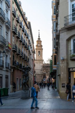İspanya, Zaragoza 'da eski bir kasaba caddesi.