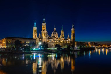 İspanya, Zaragoza 'daki Basilica de Nuestra Senora del Pilar Katedrali.