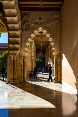 Palacio Aljaferia, İspanya 'nın Zaragoza kentindeki ortaçağ İslam sarayı..