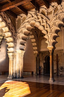 Palacio Aljaferia, İspanya 'nın Zaragoza kentindeki ortaçağ İslam sarayı..