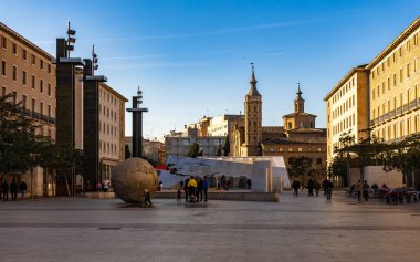 İspanya, Zaragoza 'daki Basilica de Nuestra Senora del Pilar Katedrali.