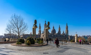 İspanya, Zaragoza 'daki Basilica de Nuestra Senora del Pilar Katedrali.