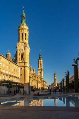 İspanya, Zaragoza 'daki Basilica de Nuestra Senora del Pilar Katedrali.
