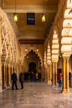 Palacio Aljaferia, İspanya 'nın Zaragoza kentindeki ortaçağ İslam sarayı..