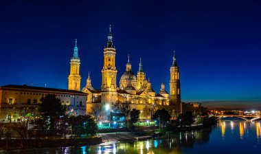 İspanya, Zaragoza 'daki Basilica de Nuestra Senora del Pilar Katedrali.