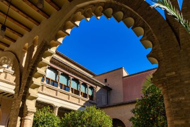 Palacio Aljaferia, İspanya 'nın Zaragoza kentindeki ortaçağ İslam sarayı..