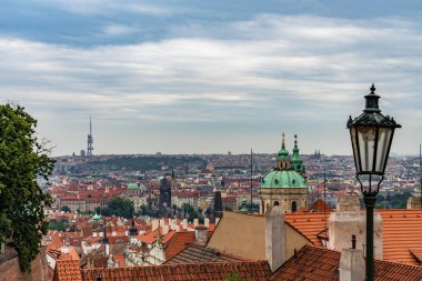 Çek Cumhuriyeti 'ndeki Prag' ın Kale Mimarisi ve simgesinden Skyline