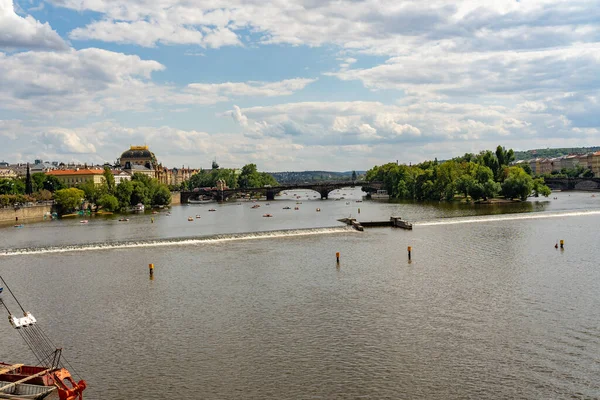 Landschappelijk Panorama Uitzicht Moldava Rivierboot Praag Tsjechië — Stockfoto