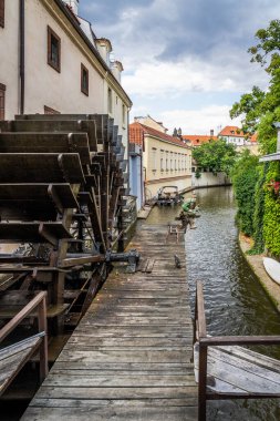 Çek Cumhuriyeti 'nde Prag' da Moldava Nehri gezisi