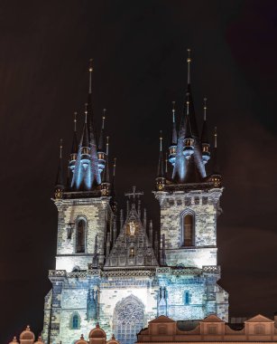 Çek Cumhuriyeti 'nde geceleyin Tyn Prag' dan önceki leydimiz