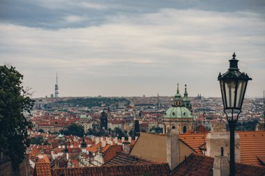Çek Cumhuriyeti 'ndeki Prag' ın Kale Mimarisi ve simgesinden Skyline