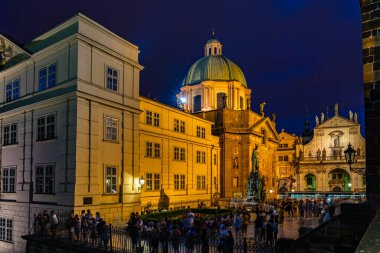 Çek Cumhuriyeti 'ndeki Assisi Kilisesi' nden Francis Charles Bridge Prag