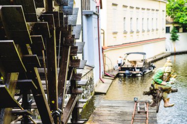 Çek Cumhuriyeti 'nde Prag' da Moldava Nehri gezisi