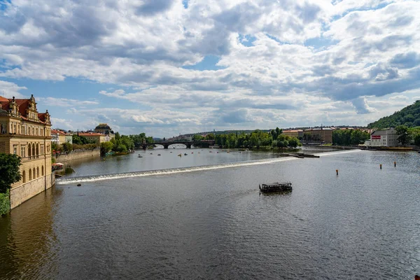 Vista Panorâmica Panorâmica Panorâmica Paisagem Urbana Barco Rio Moldava Praga — Fotografia de Stock