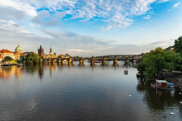 Charles Bridge Prague Στην Τσεχική Δημοκρατία — Φωτογραφία Αρχείου